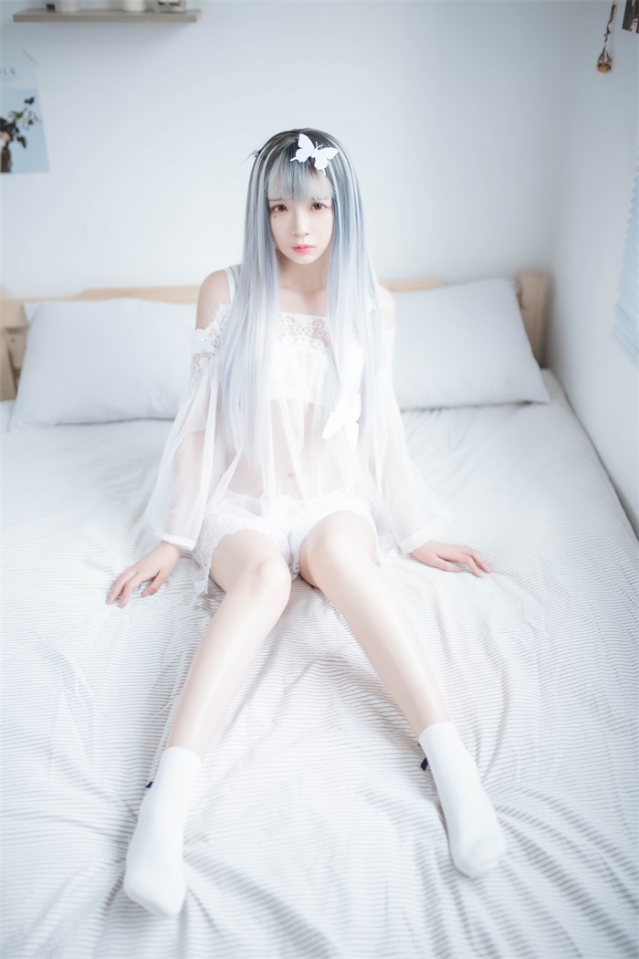 网红Coser@疯猫ss -透明白纱 [33P/125MB] 网红写真-第2张