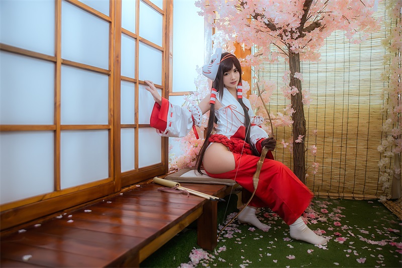 网红Coser@鳗鱼霏儿 - 巫女 [19P/142MB] 网红写真-第1张