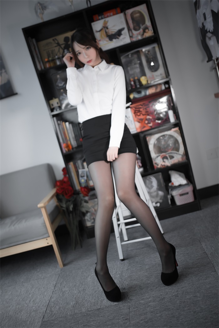 网红Coser@疯猫ss - 职业装 [30P/176MB] 网红写真-第1张