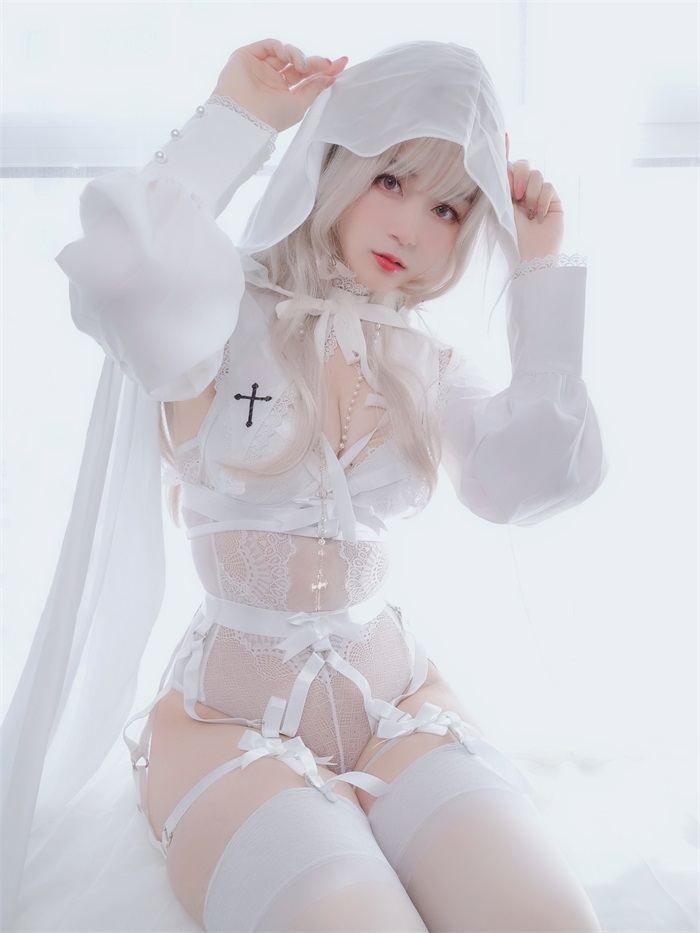 人气动漫Coser@白银81_ 纯白圣女 [56P/6V/264MB] 网红写真-第2张