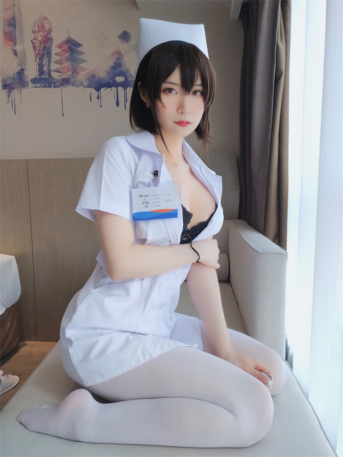 人气动漫Coser@白银81_ 短发小护士 [37P/226MB] 网红写真-第3张