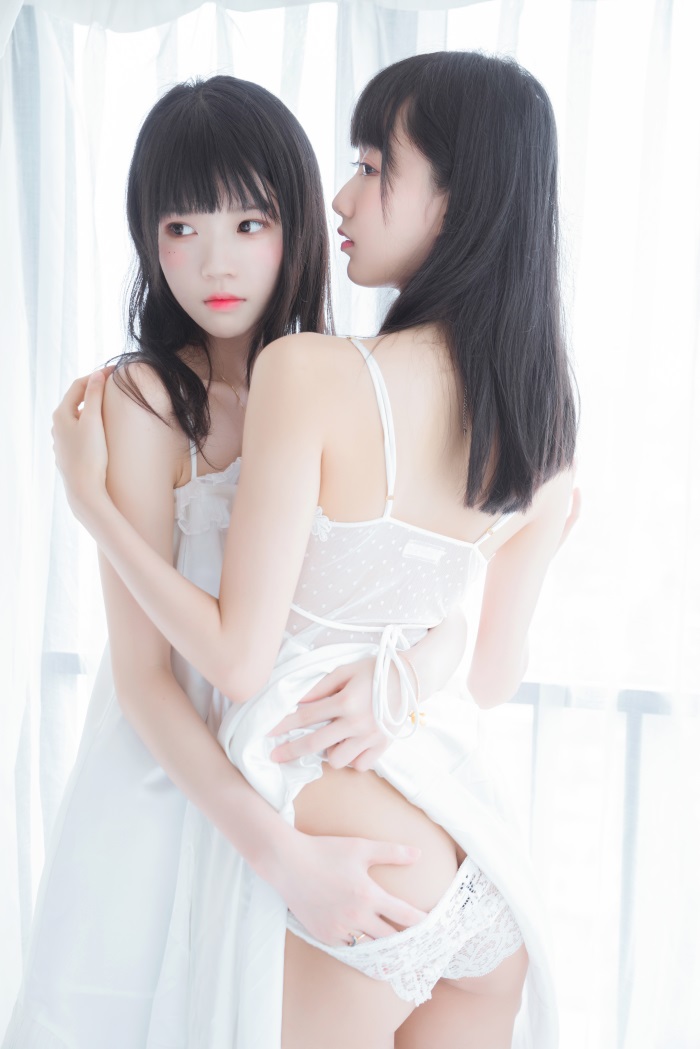 人气Coser@桜桃喵&木绵绵 - 朝(白裙×白裙) [58P/724MB] 网红写真-第2张