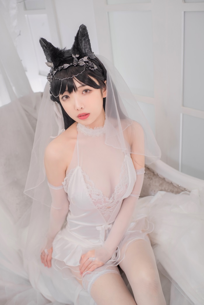 微博红人Coser@雯妹不讲道理 爱宕花嫁 [32P/282MB] 网红写真-第1张