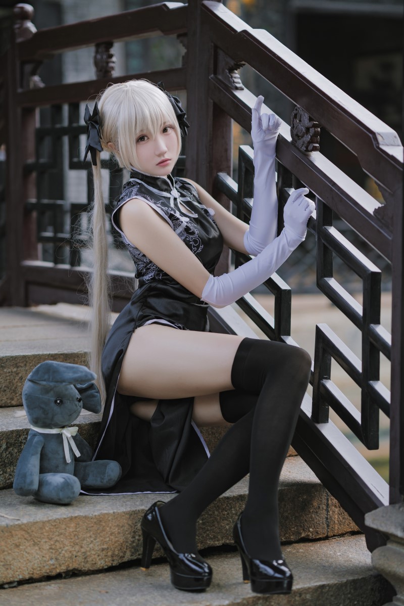 动漫Coser@瓜希酱 穹妹 黑旗袍 [14P/78MB] 网红写真-第1张