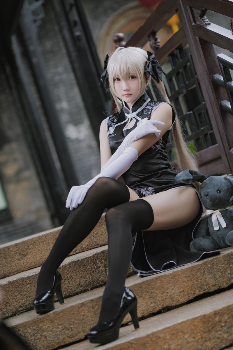 动漫Coser@瓜希酱 穹妹 黑旗袍 [14P/78MB] 网红写真-第3张