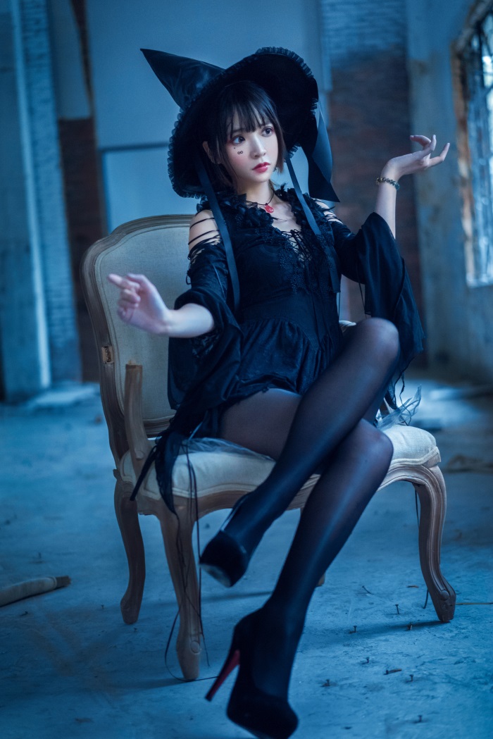 网红Coser@疯猫ss – 巫女 [27P/386MB] 网红写真-第1张