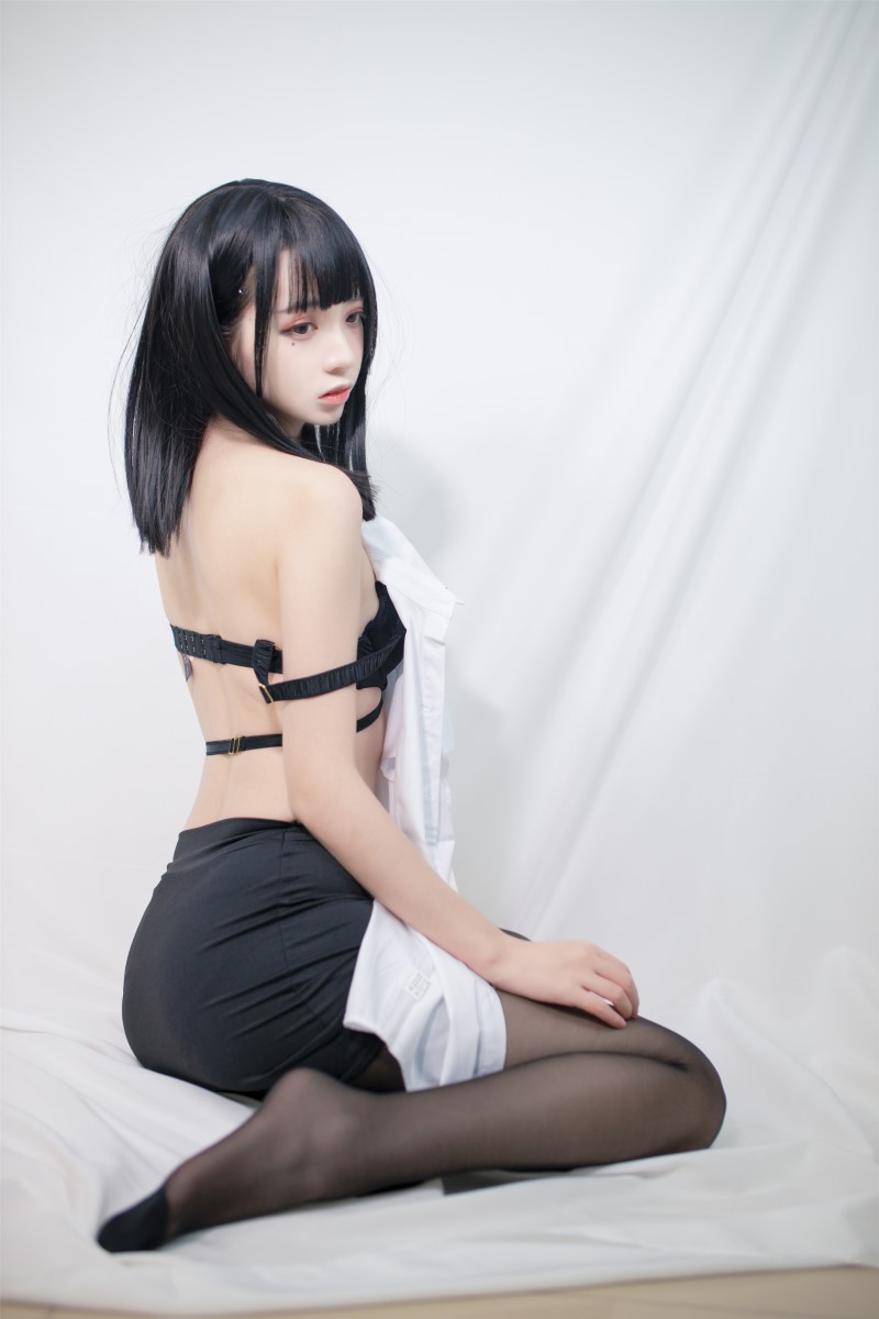 网红Coser@疯猫ss_OL制服 [40P/100MB] 网红写真-第1张