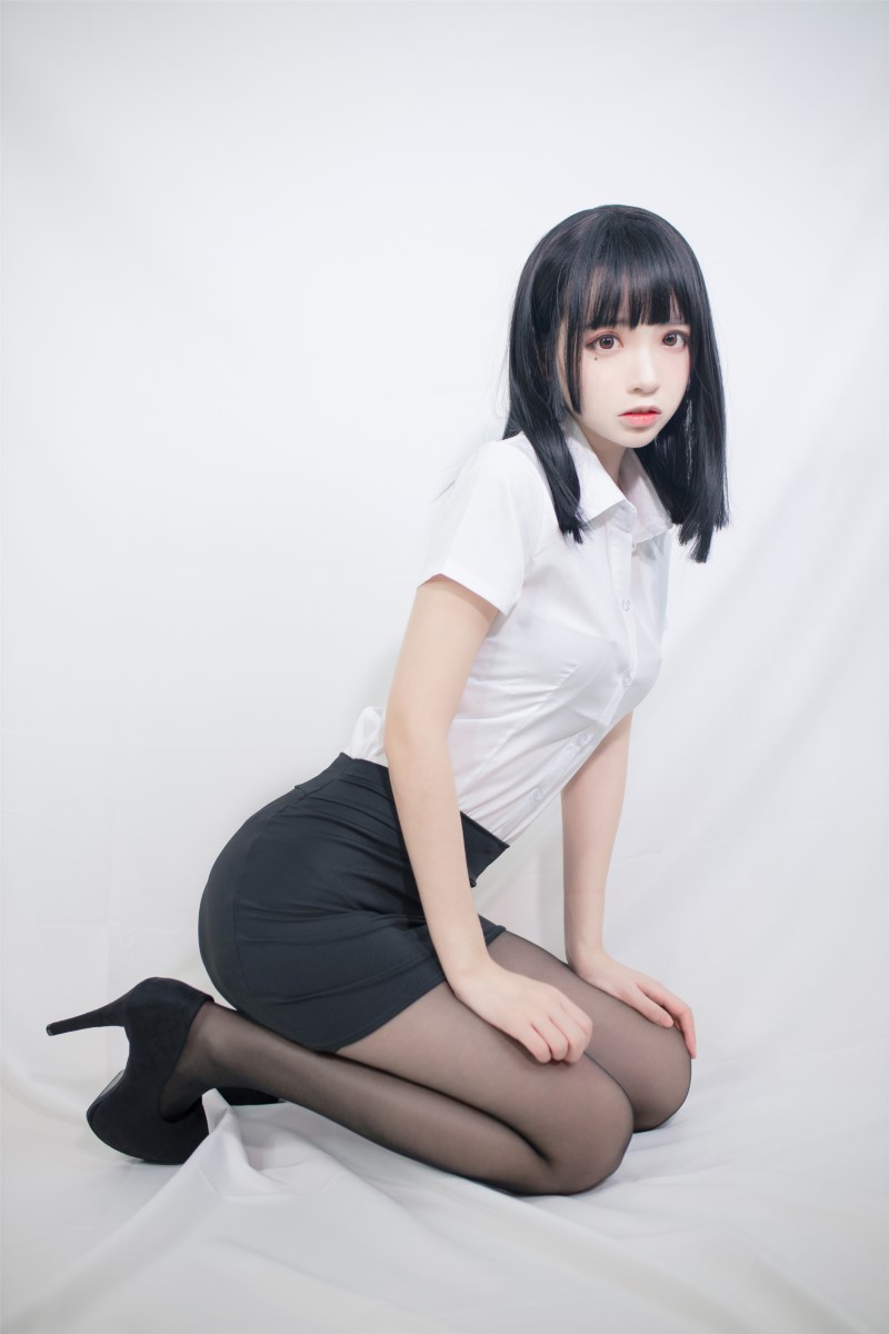 网红Coser@疯猫ss_OL制服 [40P/100MB] 网红写真-第2张