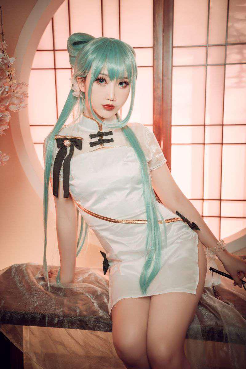 网红Coser@面饼仙儿 初音旗袍 [28P/514MB] 网红写真-第2张