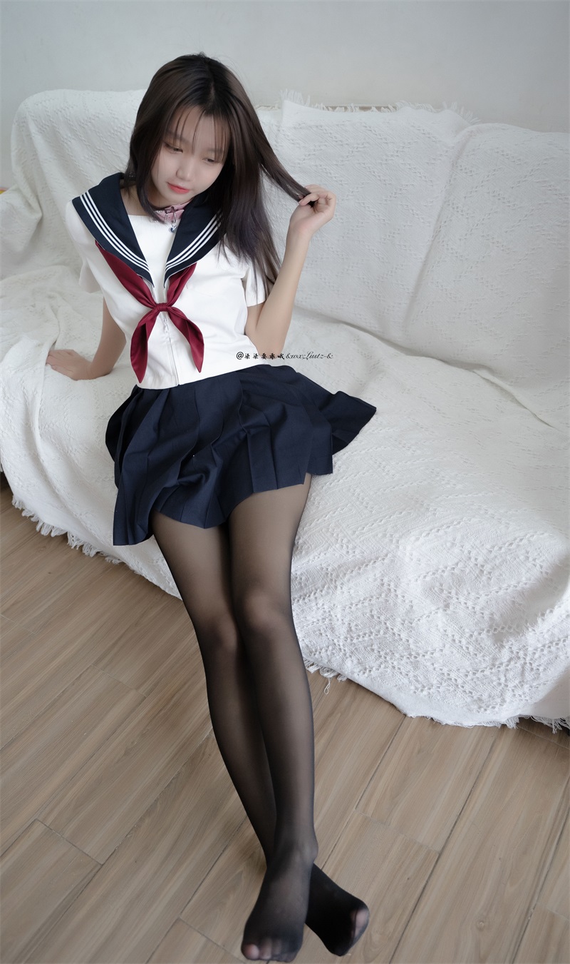 网红Coser@柒柒要乖哦 天台学姐 [80P/1V/926MB] 网红写真-第1张