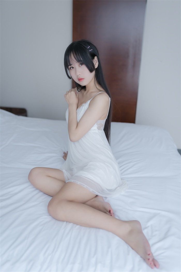 网红Coser@萌芽儿o0 – 白色私房 [44P/159MB] 网红写真-第1张