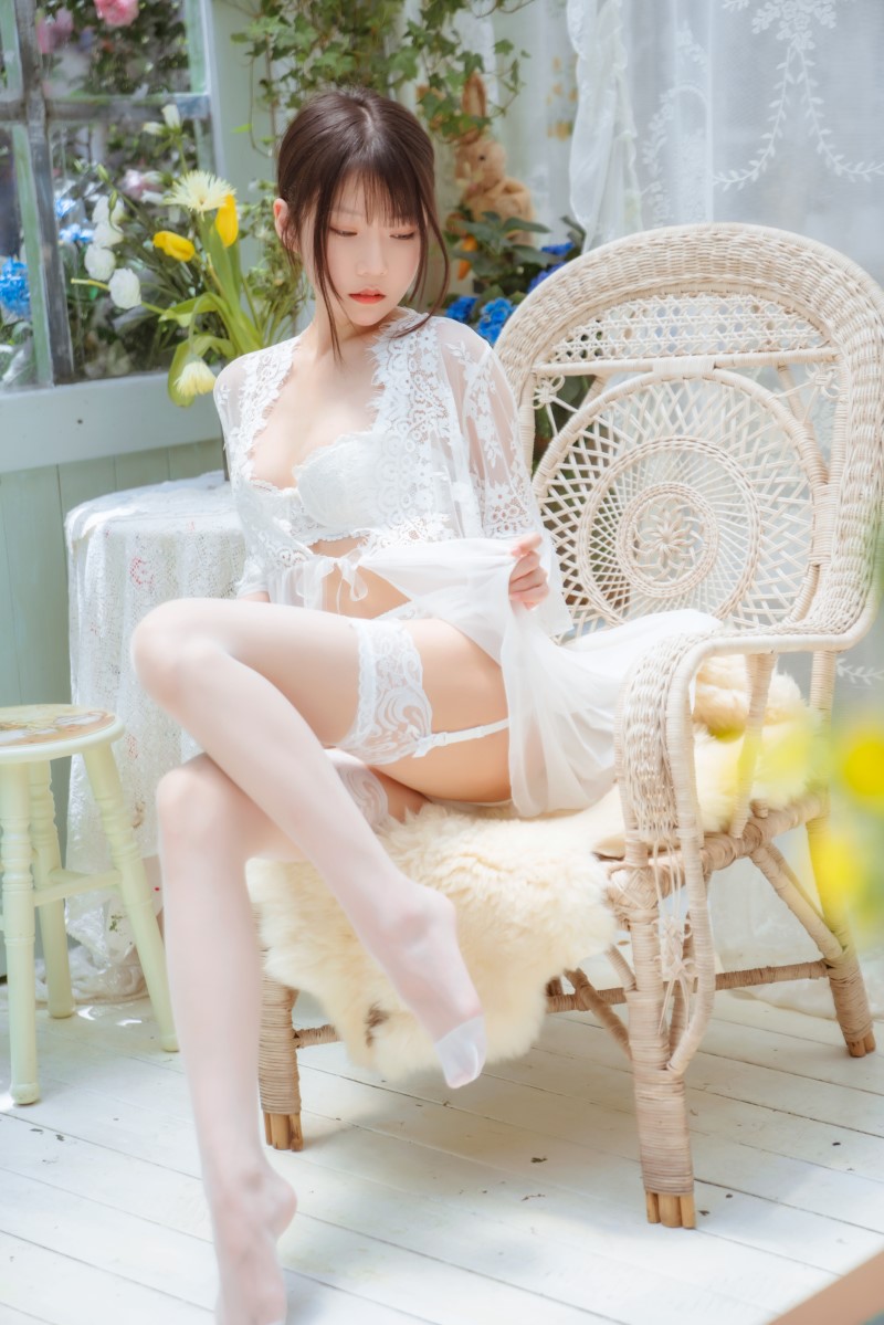 网红Coser@香草喵露露 玻璃房少女 [76P/1.13G] 网红写真-第3张