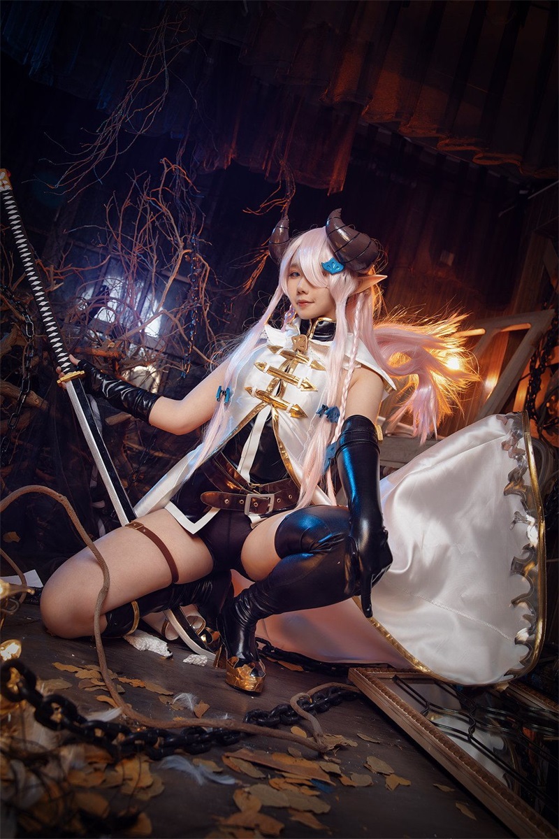 网红Coser@麻花麻花酱 娜梅露娜 [9P/211MB] 网红写真-第3张