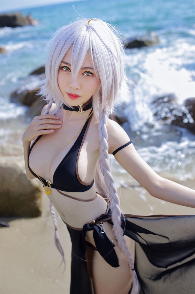 网红Coser@抖娘-利世 黑贞德泳装 [40P/135MB] 网红写真-第3张