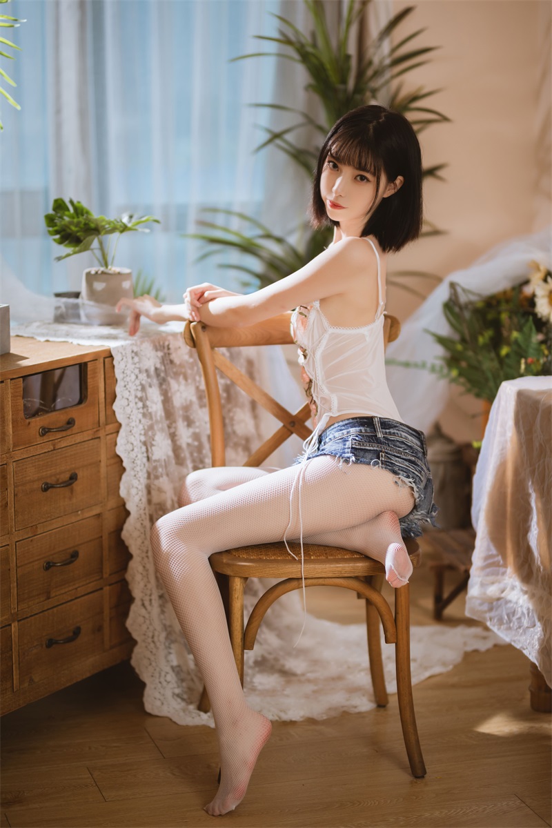 网红Coser@许岚LAN 纯欲牛仔短裤 [40P/555MB] 网红写真-第4张