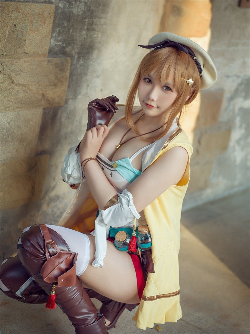 网红Coser@麻花麻花酱 莱莎 [20P/1V/308MB] 网红写真-第2张