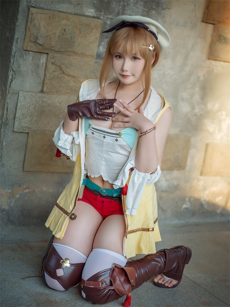 网红Coser@麻花麻花酱 莱莎 [20P/1V/308MB] 网红写真-第1张