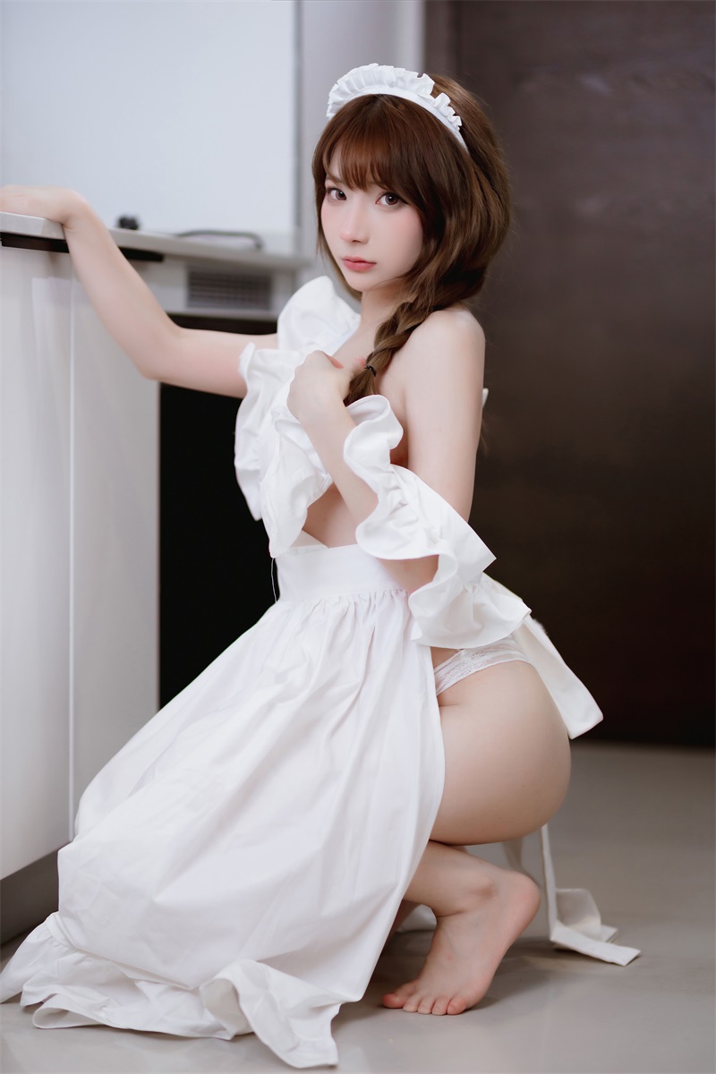 网红Coser@是三不是世w 果体围裙 [62P/748MB] 网红写真-第2张