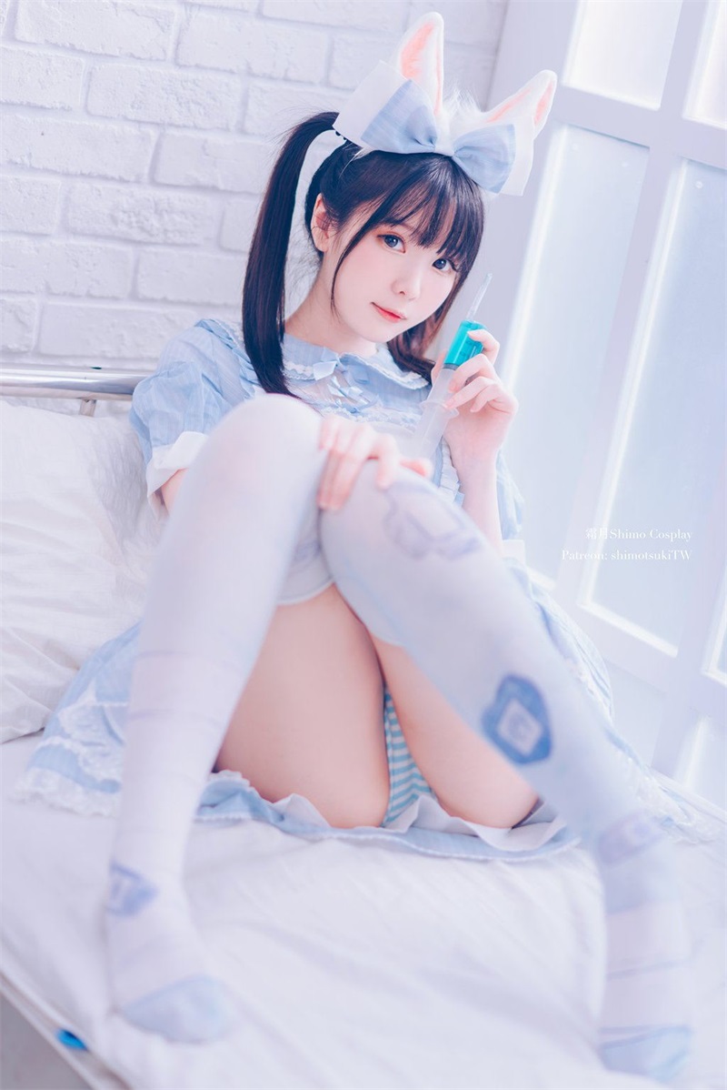 网红Coser@霜月shimo 女仆裙 [14P/158MB] 网红写真-第3张