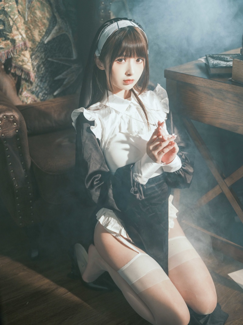 网红Coser@河豚抚子 修女 [15P/65MB] 网红写真-第1张