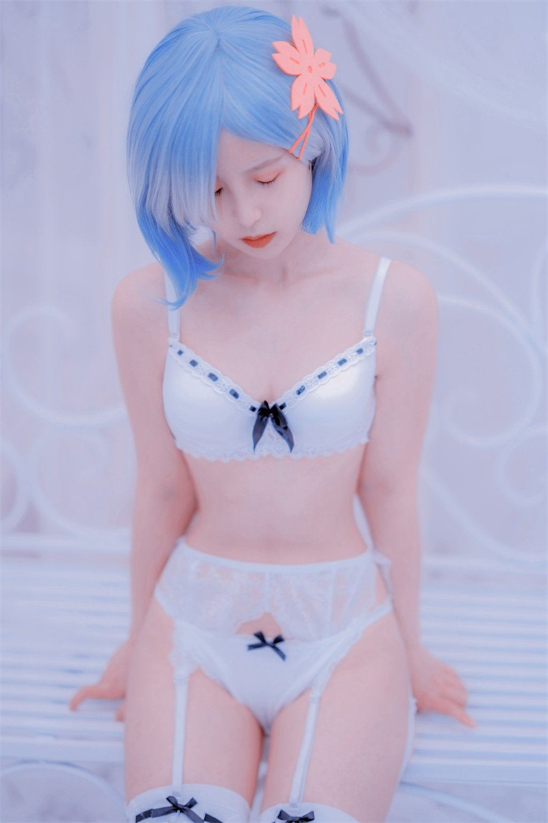 人气Coser@001.晕崽Zz – 蕾姆 [30P-120MB] 网红写真-第3张