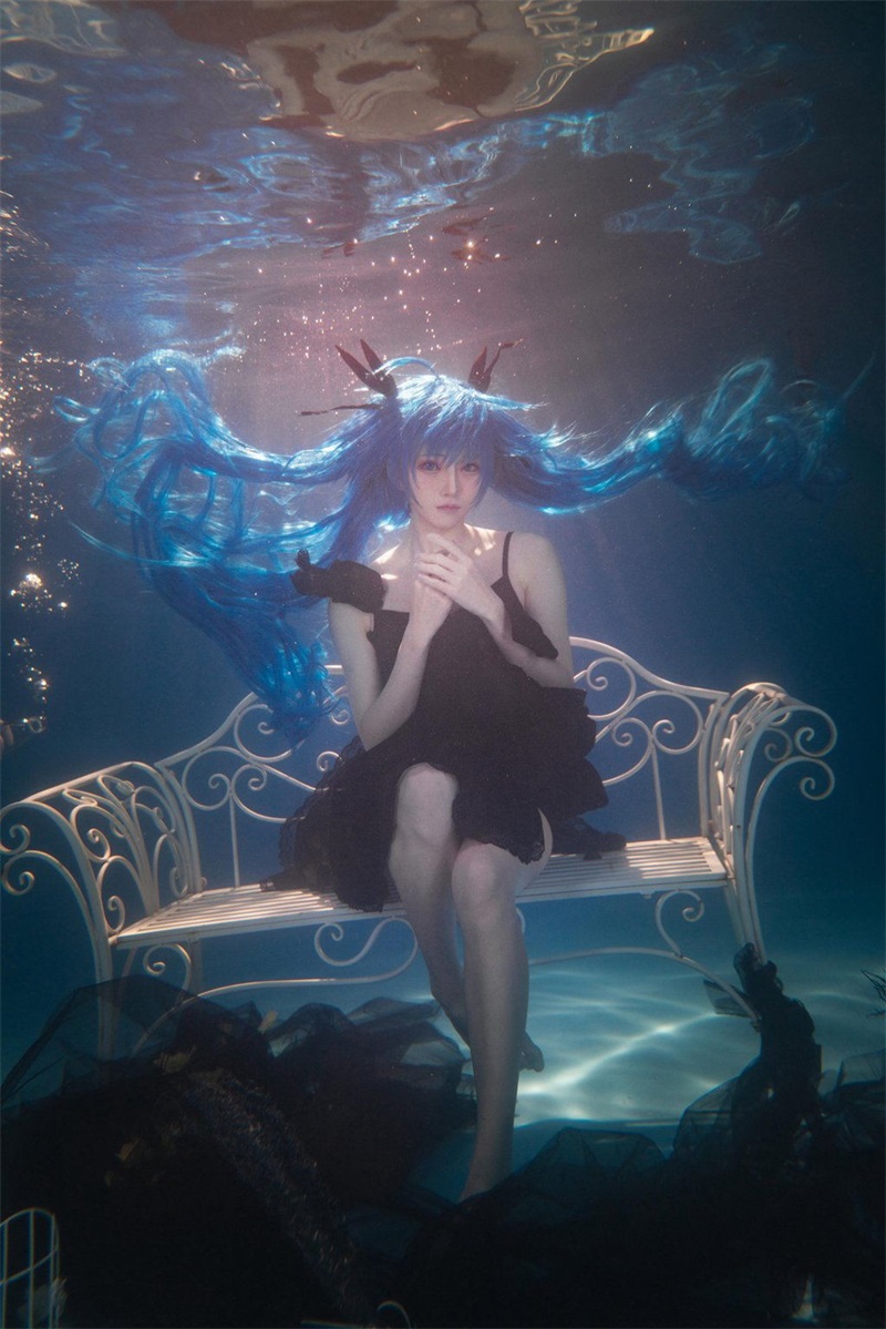 人气Coser@Kitaro_绮太郎 初音miku4[18P-29MB] 网红写真-第3张