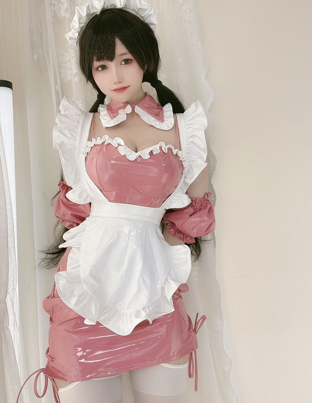 人气Coser@小仓千代 粉色漆皮女仆 [29P-75MB] 网红写真-第2张