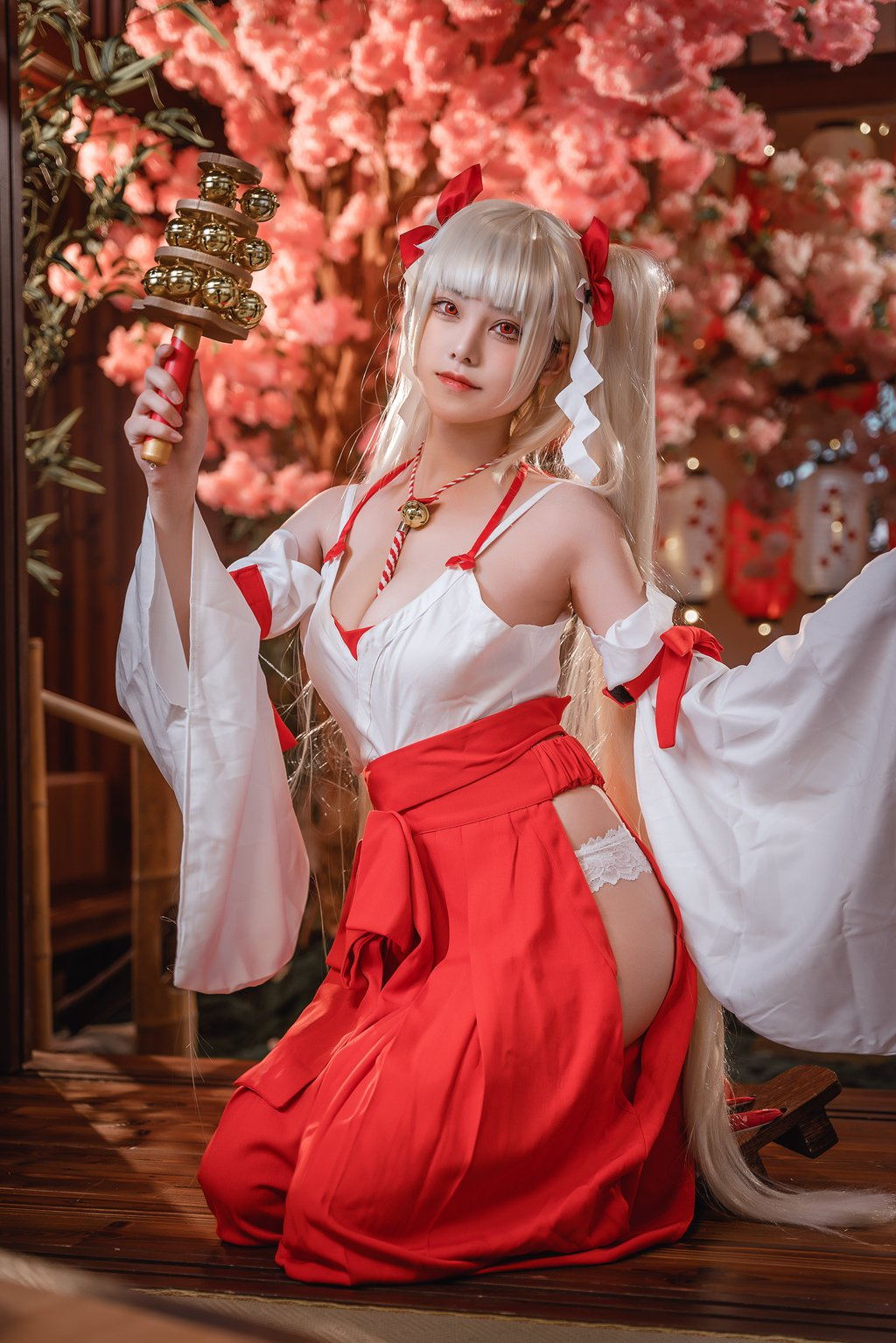 网紅Coser@蜜汁猫裘 可畏巫女 [50P/2.28GB] 网红写真-第2张