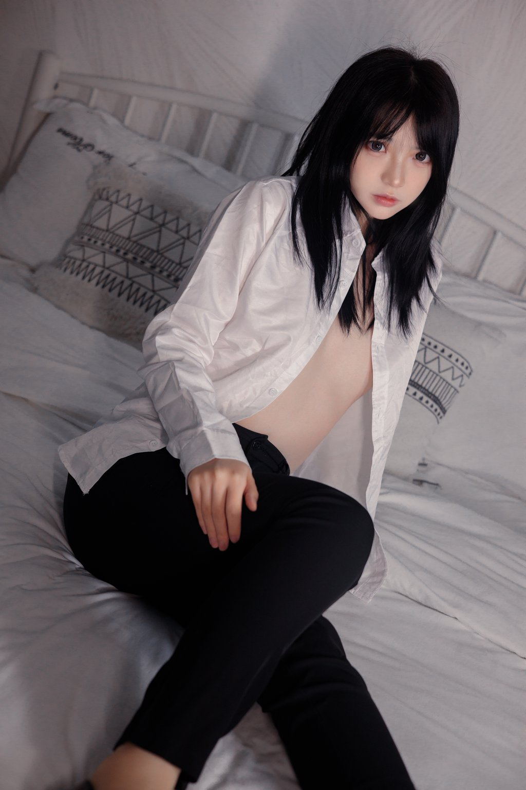 网红Coser@疯猫ss 长裤OL [40P/662MB] 网红写真-第1张