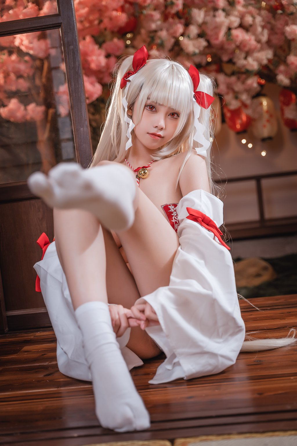 网紅Coser@蜜汁猫裘 可畏巫女 [50P/2.28GB] 网红写真-第1张