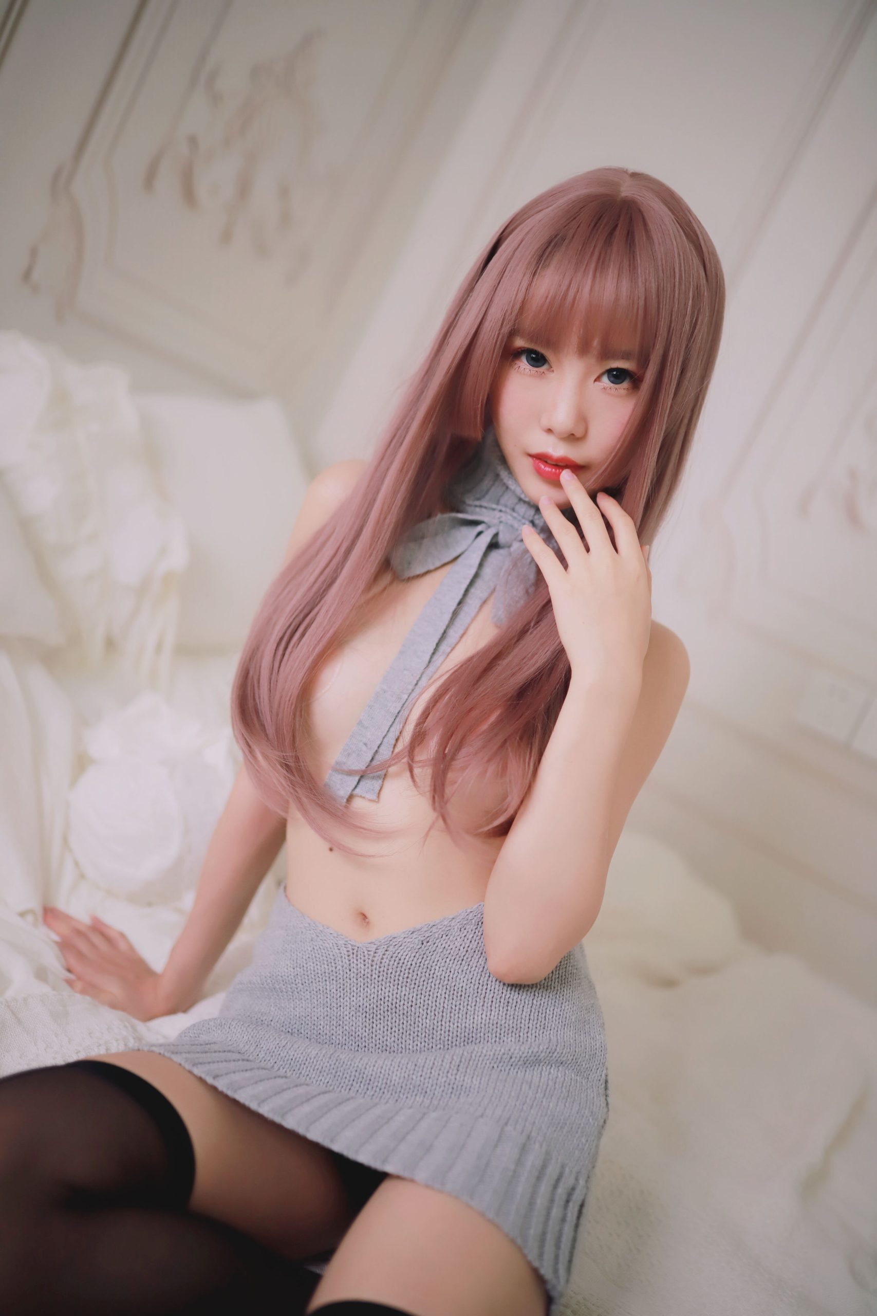 网紅Coser@抖娘-利世 漏背毛衣 [30P/276MB] 网红写真-第3张