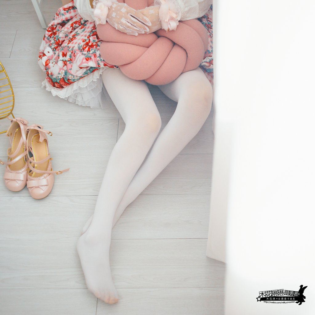 网紅Coser@木花琳琳是勇者 ロリコレ！Vol.6 白丝草莓兔[25P/378MB] 网红写真-第1张