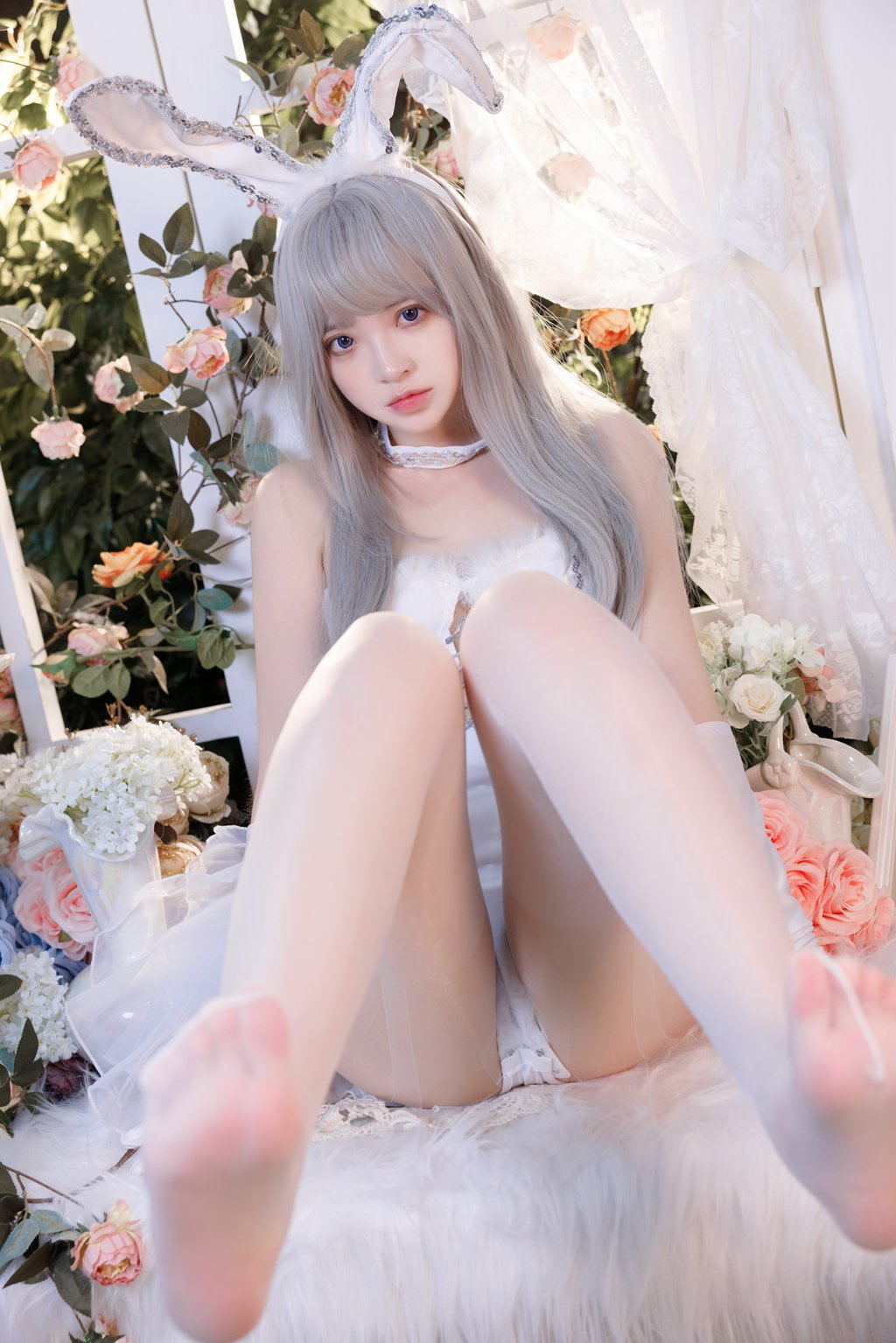 网紅Coser@疯猫ss 纯白绒绒兔 [40P/2V/739MB] 网红写真-第1张