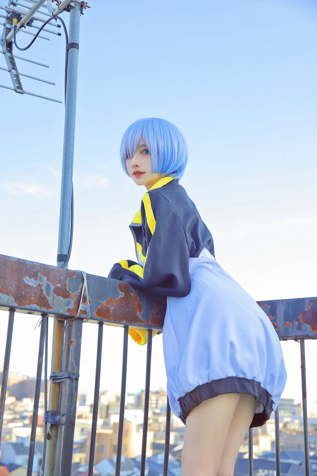 人气动漫Coser@Shika小鹿鹿 蕾姆天台[12P/35MB] 网红写真-第3张