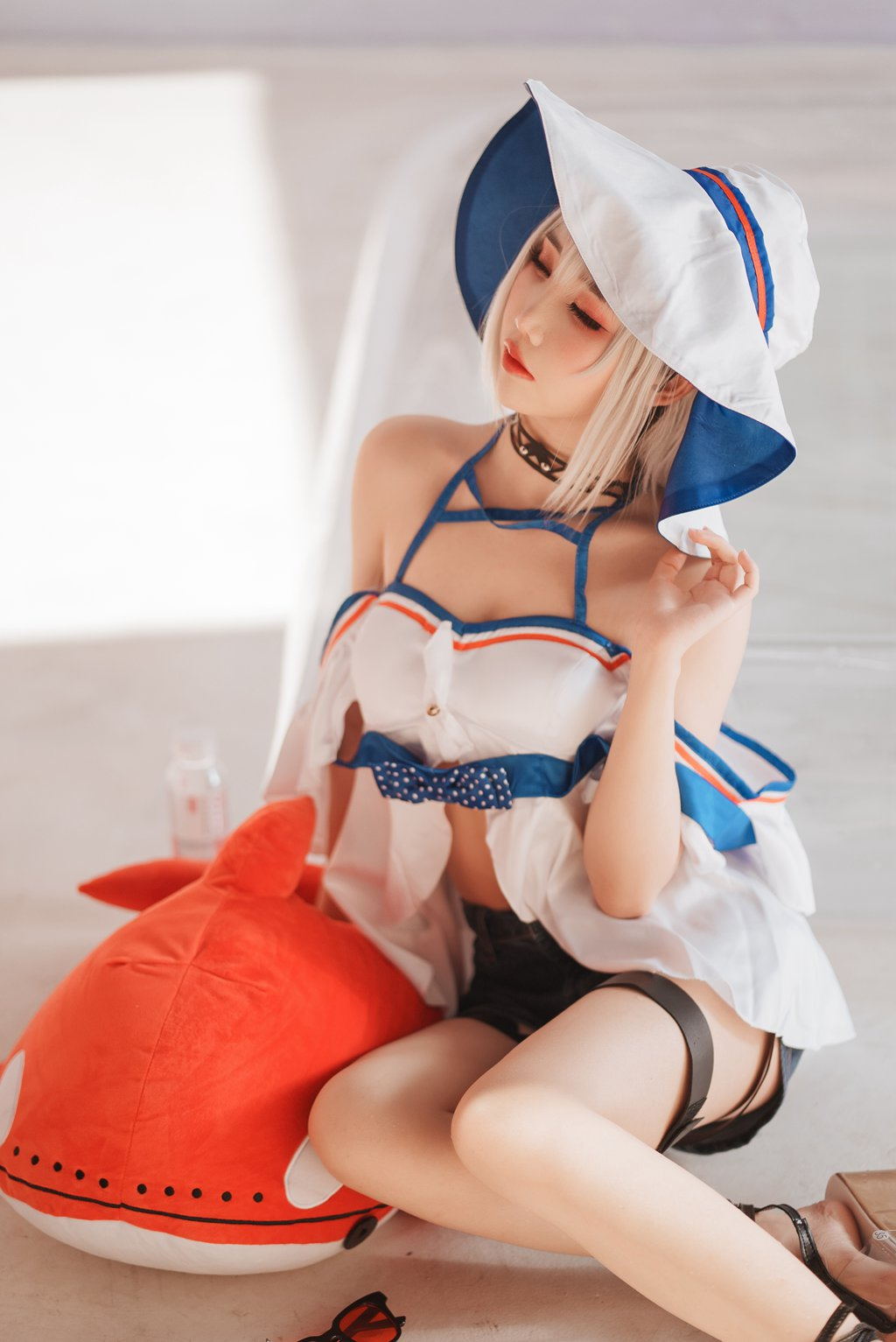 人气动漫Coser@面饼仙儿 斯卡蒂泳装 [18P/62MB] 网红写真-第1张