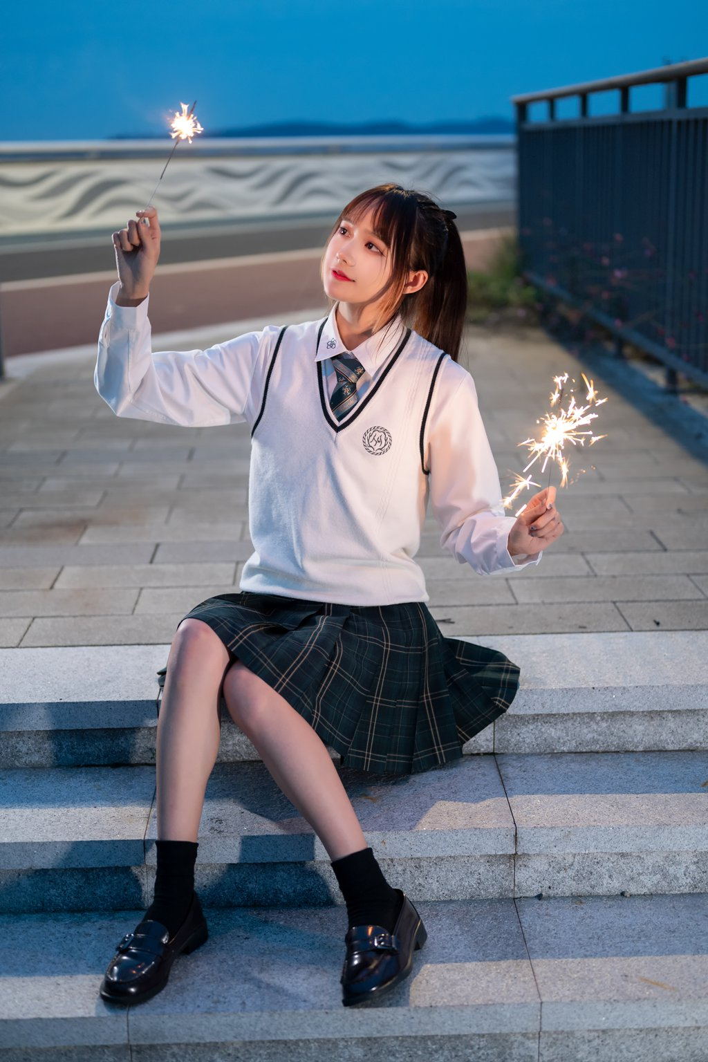 人气Coser@兔子Zzz不吃胡萝卜 青草味的河堤[25P/288MB] 网红写真-第4张